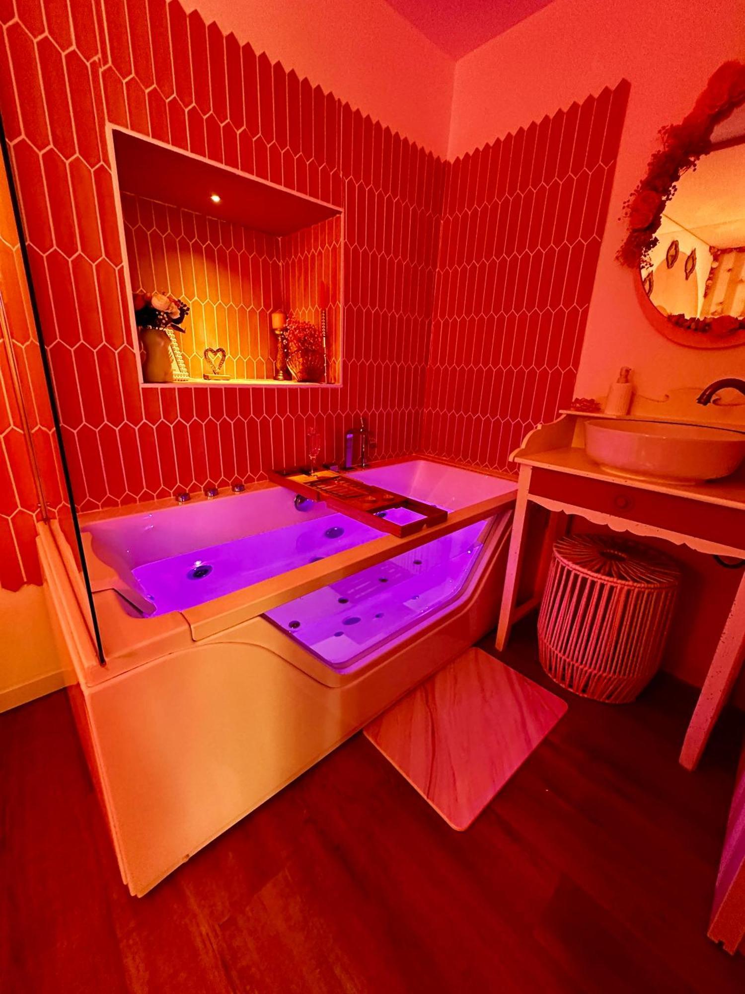 Romantic Room - Balneo - Ciel Etoile - Free Wifi - Netflix - Hyper Centre Pezenas Exterior photo
