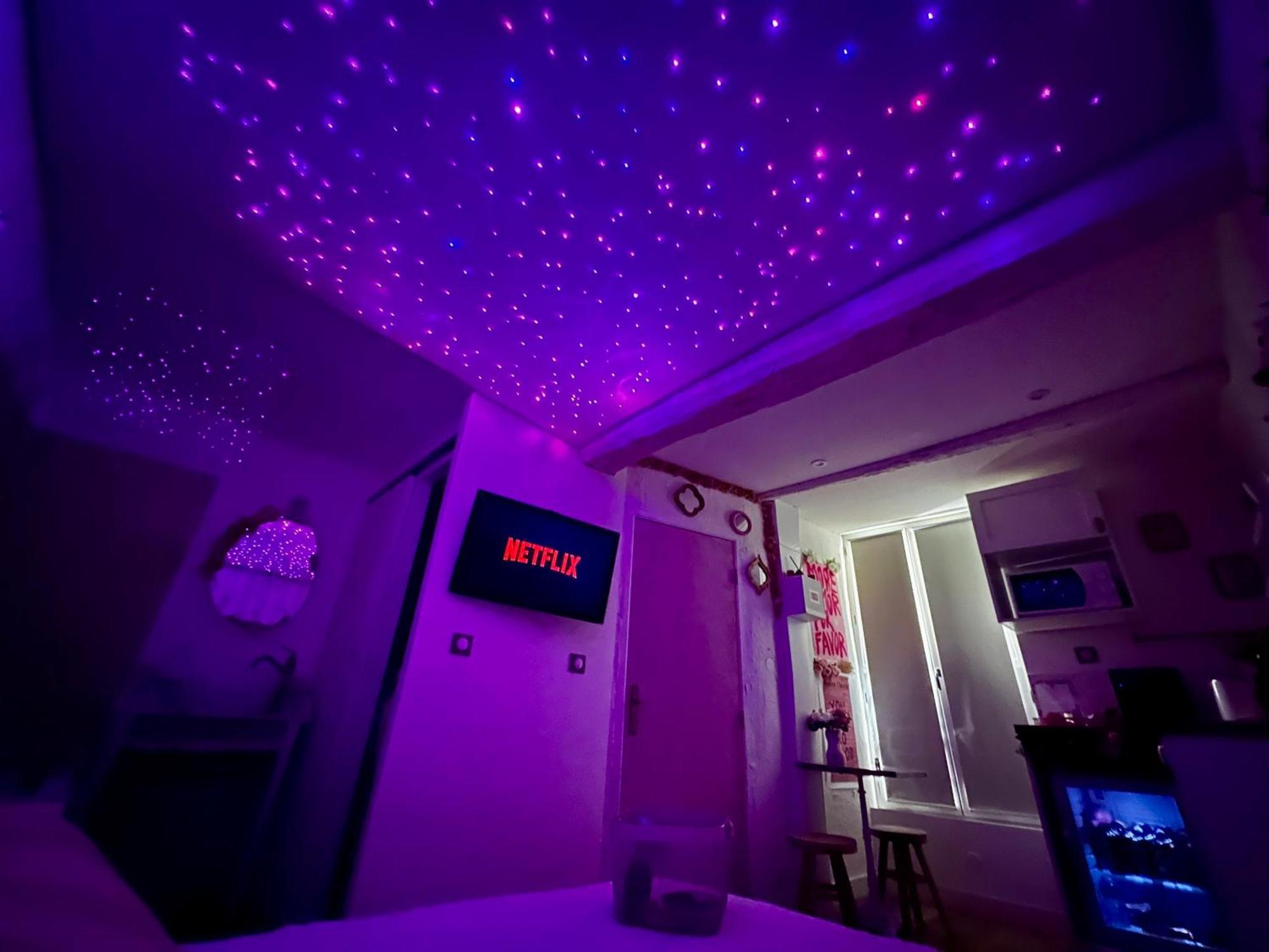 Romantic Room - Balneo - Ciel Etoile - Free Wifi - Netflix - Hyper Centre Pezenas Exterior photo