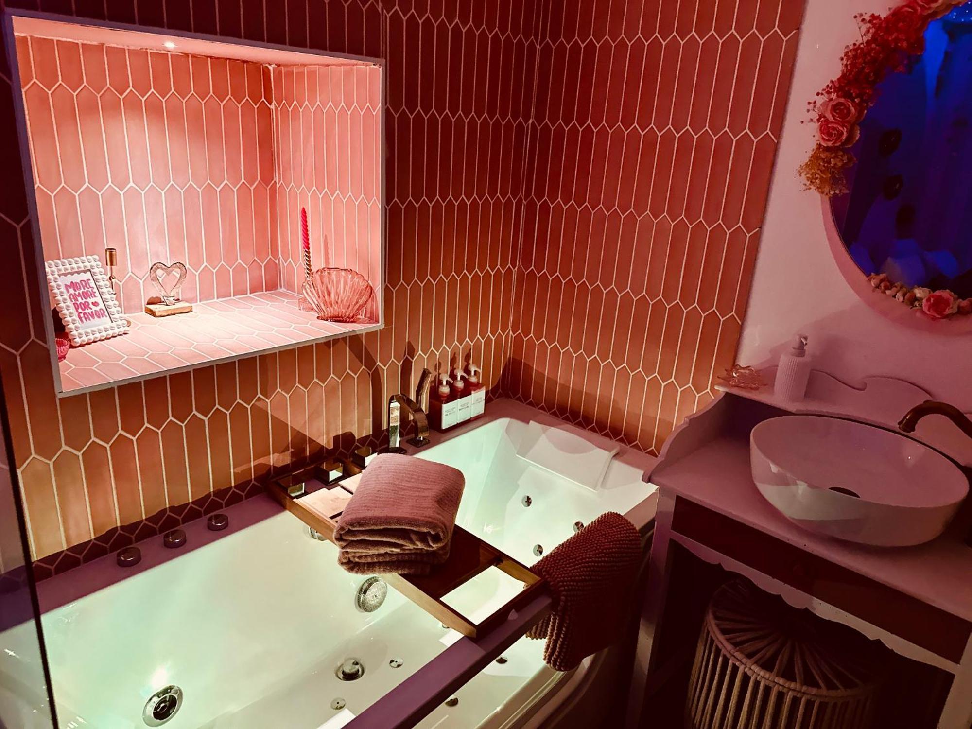 Romantic Room - Balneo - Ciel Etoile - Free Wifi - Netflix - Hyper Centre Pezenas Exterior photo