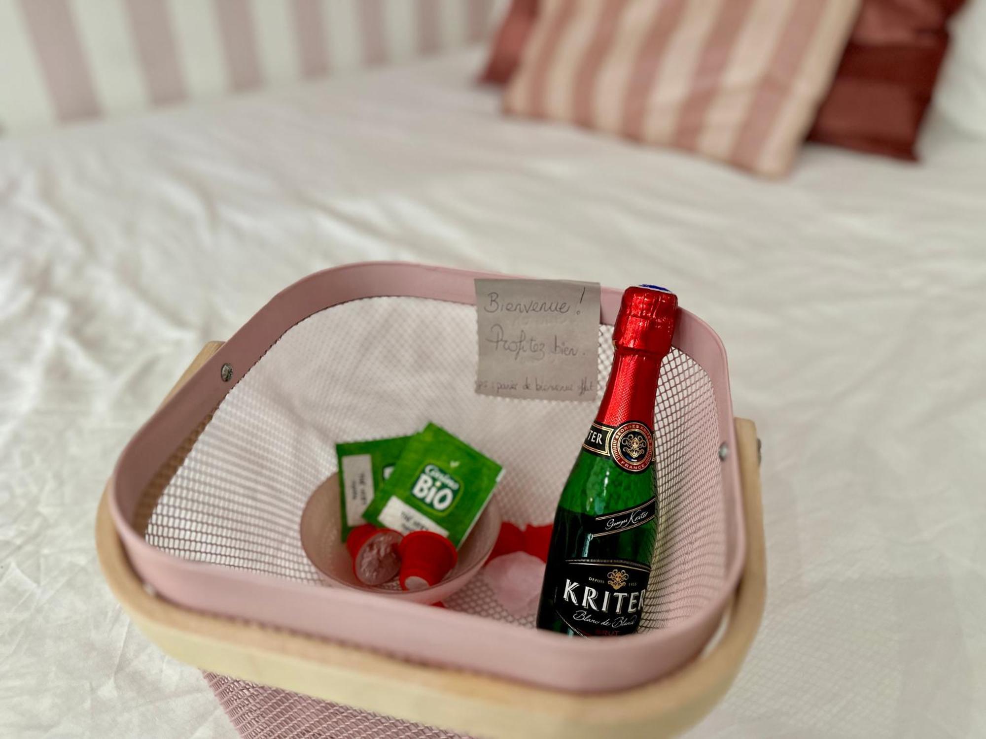 Romantic Room - Balneo - Ciel Etoile - Free Wifi - Netflix - Hyper Centre Pezenas Exterior photo